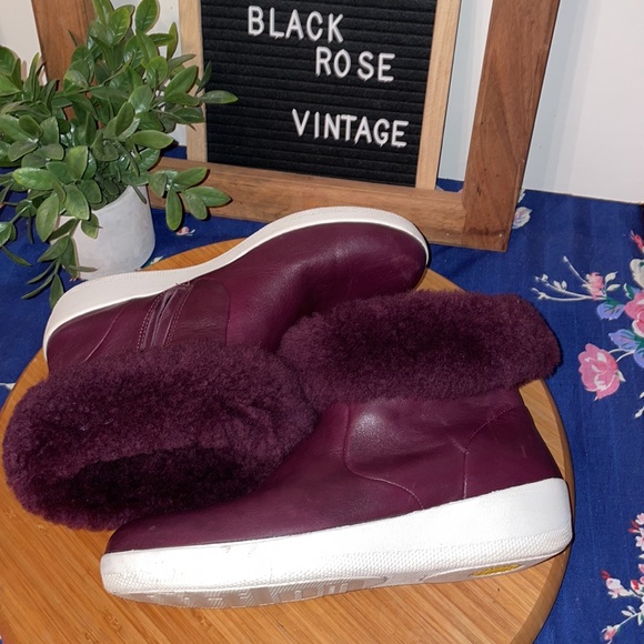 FIT FLOP SHEARLING ANKLE BOOTS IN BURGUNDY SZ 7 - Picture 9 of 9